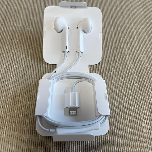 iPhone(アイフォーン)のiPhone純正　イヤホン スマホ/家電/カメラのオーディオ機器(ヘッドフォン/イヤフォン)の商品写真