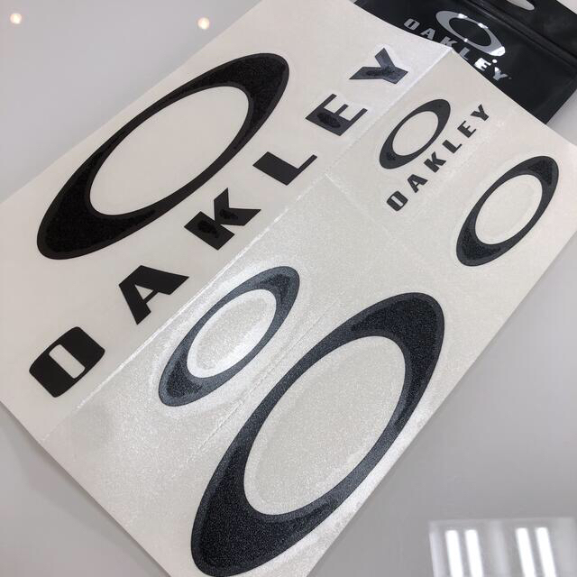 Oakley(オークリー)のオークリー ロゴ ステッカー OAKLEY シール 211-136-001 スポーツ/アウトドアのスノーボード(アクセサリー)の商品写真