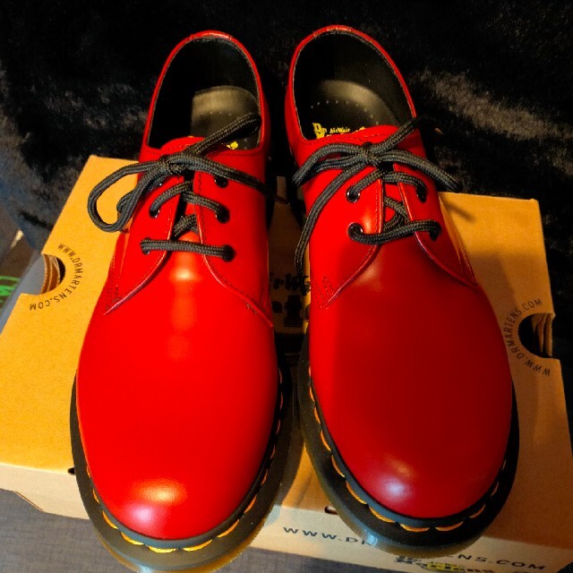 Dr.Martens(ドクターマーチン)の新品未使用！レア！ドクターマーチン１４６１レッド３ホール箱付きです！ レディースの靴/シューズ(ローファー/革靴)の商品写真