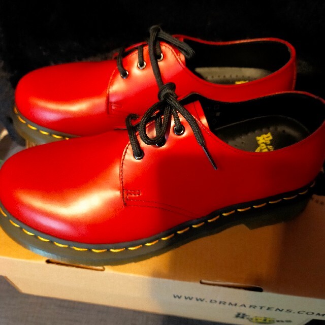 Dr.Martens(ドクターマーチン)の新品未使用！レア！ドクターマーチン１４６１レッド３ホール箱付きです！ レディースの靴/シューズ(ローファー/革靴)の商品写真