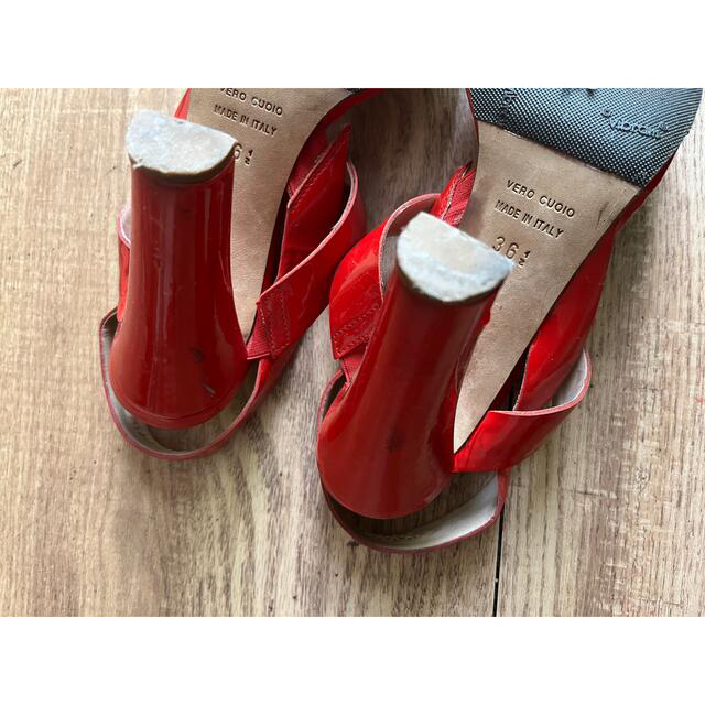 FABIO RUSCONI(ファビオルスコーニ)のFABIORUSCONI  赤サンダル 36ハーフ レディースの靴/シューズ(ハイヒール/パンプス)の商品写真