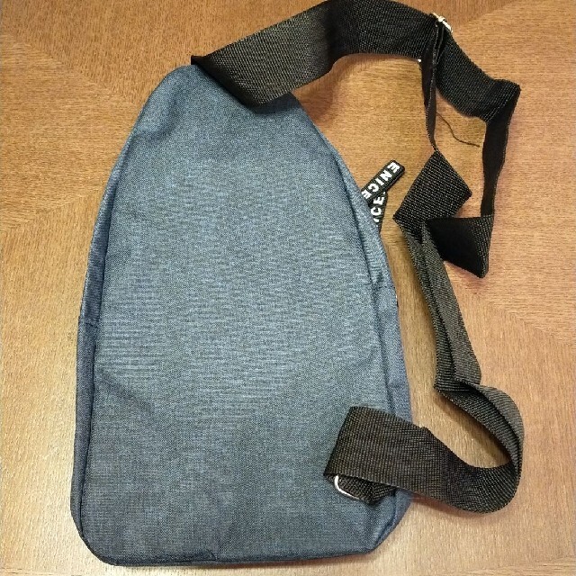 ボディバッグ　肩掛けバッグ　紺色 メンズのバッグ(ボディーバッグ)の商品写真