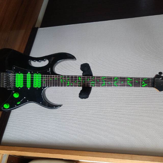 Ibanez JEM777VBK Steve Vaiモデル 楽器のギター(エレキギター)の商品写真