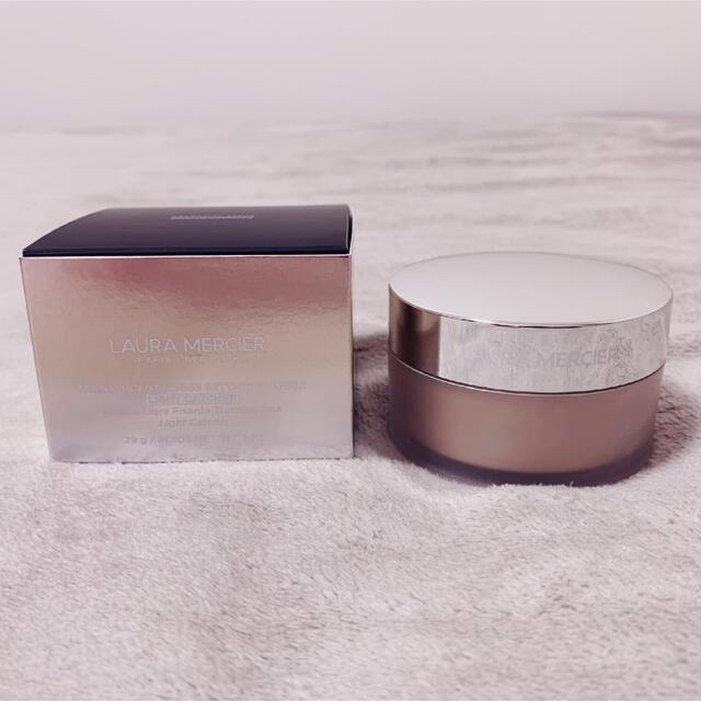 laura mercier(ローラメルシエ)のトランスルーセント ルースセッティングパウダー ライトキャッチャー 01 コスメ/美容のベースメイク/化粧品(フェイスパウダー)の商品写真