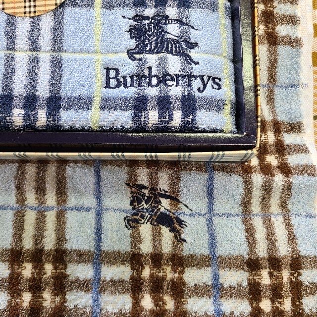 BURBERRY(バーバリー)のバーバリー　バスタオルセット　未使用　値下げ インテリア/住まい/日用品の日用品/生活雑貨/旅行(タオル/バス用品)の商品写真