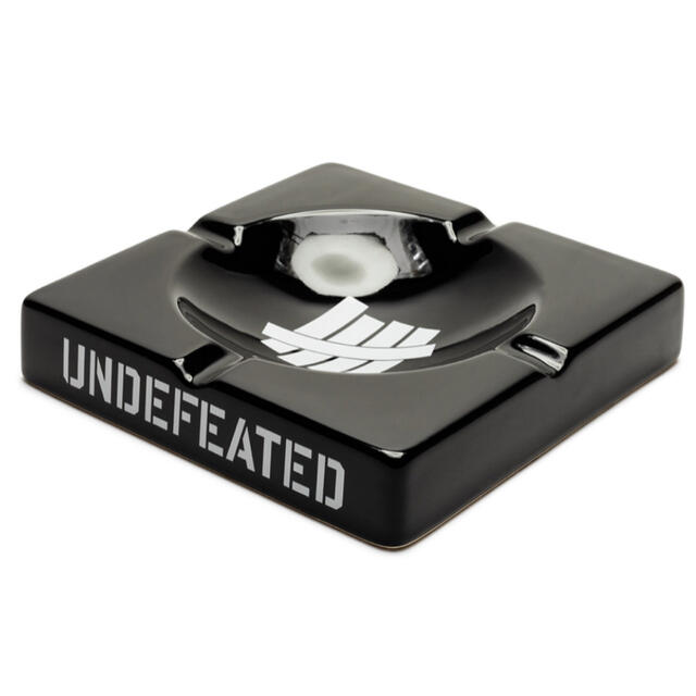 UNDEFEATED(アンディフィーテッド)のUNDEFEATED ASHTRAY 灰皿 インテリア/住まい/日用品のインテリア小物(灰皿)の商品写真