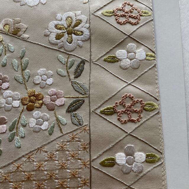 袋帯　小花柄刺繍　可憐　豪華　入学式　美品 レディースの水着/浴衣(帯)の商品写真