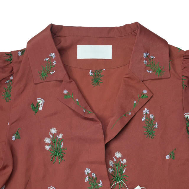 mame(マメ)のmame Kurogouchi マメ 18SS 小花柄刺繍オープンカラーシャツ レディースのトップス(シャツ/ブラウス(半袖/袖なし))の商品写真