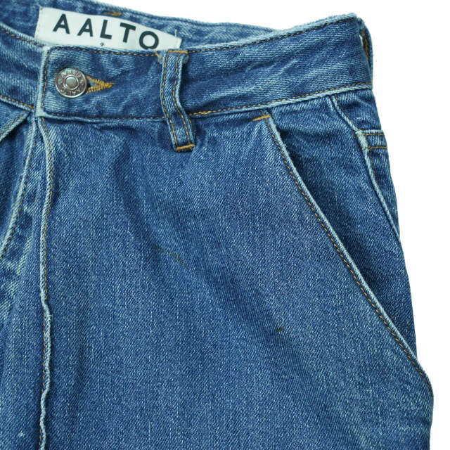 AALTO(アールト)のAALTO アールト WIDE DENIM TROUSER WITH FRONT PLEATS フロントプリーツ ワイドデニムパンツ 32 インディゴ カットオフ ボトムス【中古】【AALTO】 レディースのパンツ(デニム/ジーンズ)の商品写真