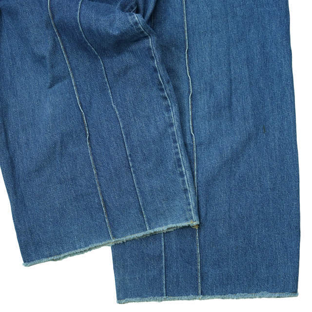 AALTO(アールト)のAALTO アールト WIDE DENIM TROUSER WITH FRONT PLEATS フロントプリーツ ワイドデニムパンツ 32 インディゴ カットオフ ボトムス【中古】【AALTO】 レディースのパンツ(デニム/ジーンズ)の商品写真