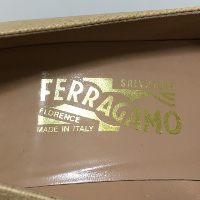 Salvatore Ferragamo(サルヴァトーレフェラガモ)のサルバトーレフェラガモ パンプス 7 1/2D - レディースの靴/シューズ(ハイヒール/パンプス)の商品写真