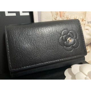 シャネル(CHANEL)の【美品】CHANEL シャネル カメリア 6連 本革 キーケース(キーケース)