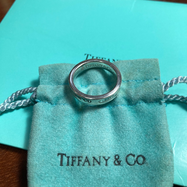 Tiffany & Co.(ティファニー)のティファニーナローリング8.5号 レディースのアクセサリー(リング(指輪))の商品写真