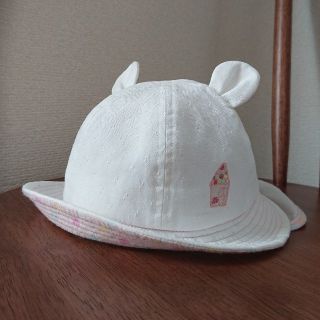 トイザラス(トイザらス)の1700円位だった。トイザらス 耳がかわいい 日除けたれ付き ハット 46cm(帽子)