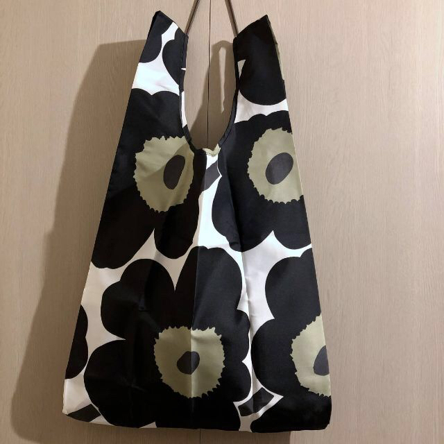 marimekko(マリメッコ)のマリメッコ　スマートバッグ　廃盤　旧タイプ　ピエニウニッコ　黒 レディースのバッグ(エコバッグ)の商品写真