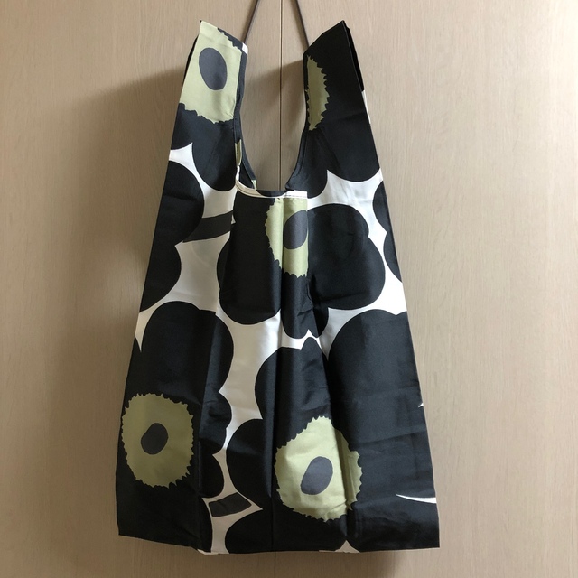 marimekko(マリメッコ)のマリメッコ　スマートバッグ　廃盤　旧タイプ　ピエニウニッコ　黒 レディースのバッグ(エコバッグ)の商品写真