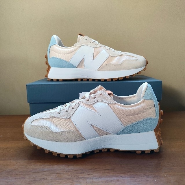 New Balance(ニューバランス)の★【新品未使用】ニューバランスWS327RB 25.5cm BEIGE/BLUE レディースの靴/シューズ(スニーカー)の商品写真