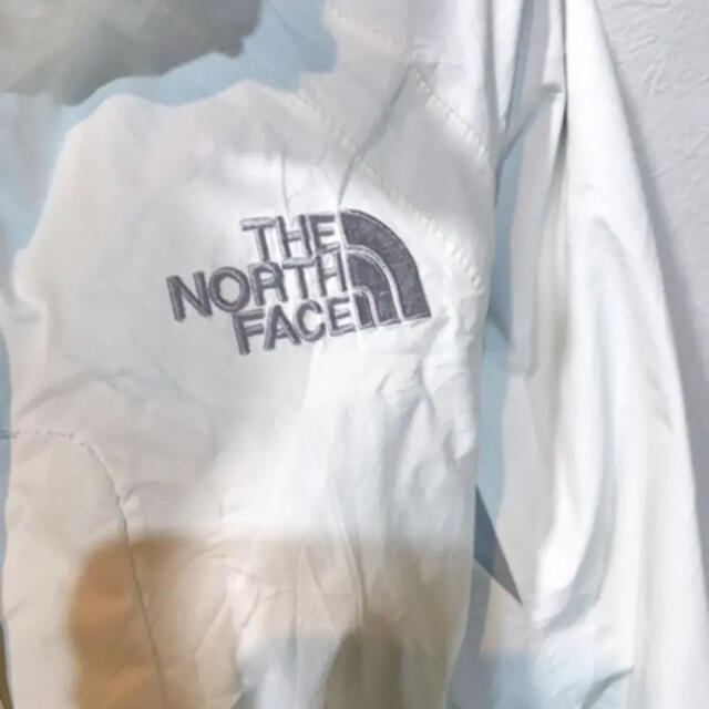 THE NORTH FACE(ザノースフェイス)のノースフェイス　ナイロンジャケット　ホワイト　L レディースのジャケット/アウター(ナイロンジャケット)の商品写真