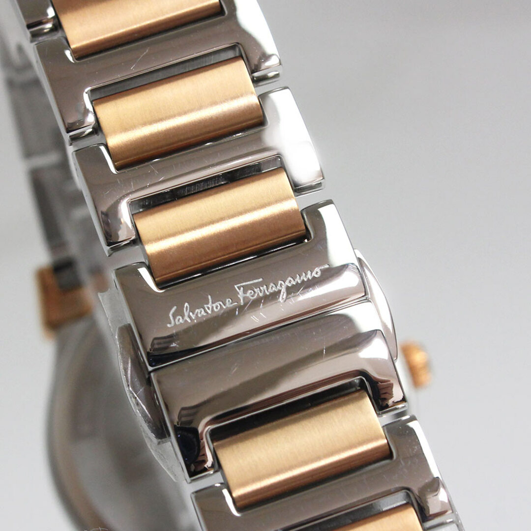 Salvatore Ferragamo(サルヴァトーレフェラガモ)のサルヴァトーレフェラガモ Salvatore Ferragamo ステンレススチール VEGA ヴェガ クォーツ 腕時計 FIQ040016 箱付（未使用　展示品） レディースのファッション小物(腕時計)の商品写真
