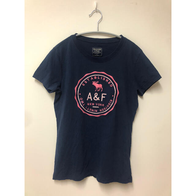 Abercrombie&Fitch(アバクロンビーアンドフィッチ)のアバクロ　Ｔシャツ　ネイビー　Lサイズ メンズのトップス(Tシャツ/カットソー(半袖/袖なし))の商品写真
