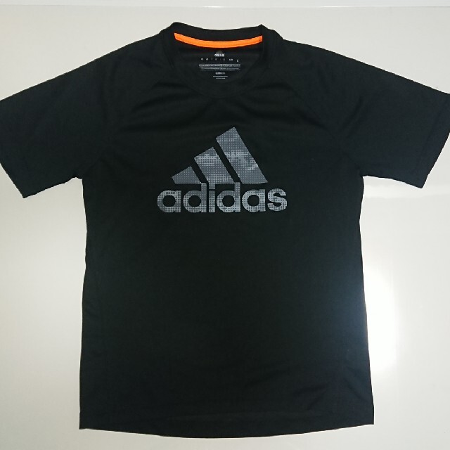 adidas(アディダス)のアディダス　Ｔシャツ　Mサイズ メンズのトップス(Tシャツ/カットソー(半袖/袖なし))の商品写真