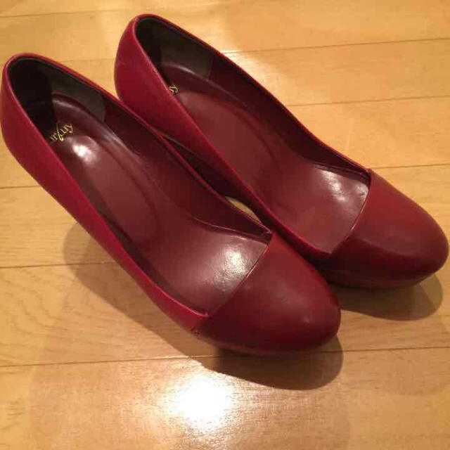 durbuy(デュルブイ)のdurbuy 赤パンプス  レディースの靴/シューズ(ハイヒール/パンプス)の商品写真