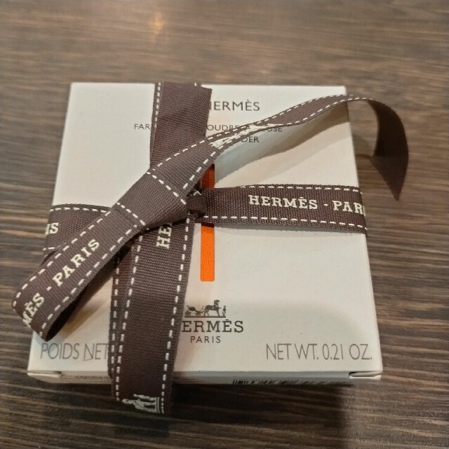 Hermes(エルメス)の新品、未使用 HERMES エルメス チーク 28ローズ コスメ/美容のベースメイク/化粧品(チーク)の商品写真