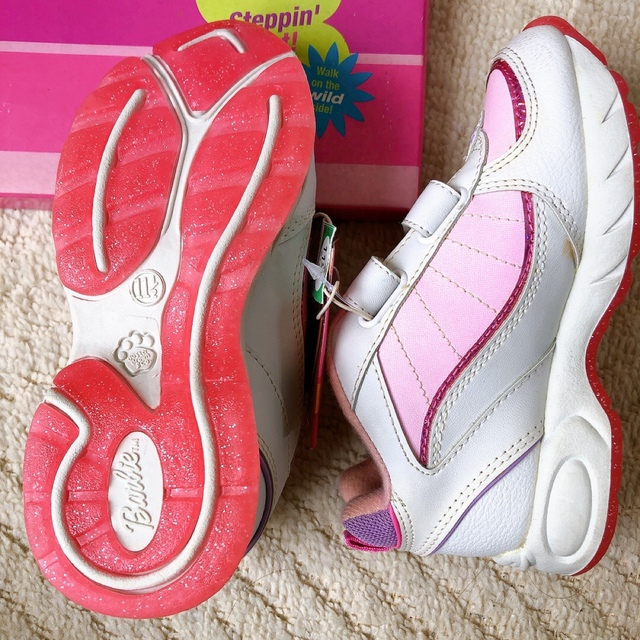 Barbie(バービー)のバービー　子供靴　スニーカー キッズ/ベビー/マタニティのキッズ靴/シューズ(15cm~)(スニーカー)の商品写真