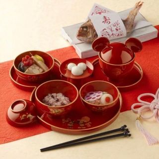 ディズニー　お食い初め　食器　節句　豪華　漆器　高級　ミッキー　ベルメゾン　日本