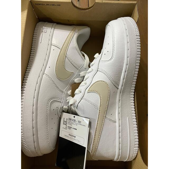 NIKE(ナイキ)のWMNS Air Force 1  NN ベージュ　エアフォース1 23.5cm レディースの靴/シューズ(スニーカー)の商品写真