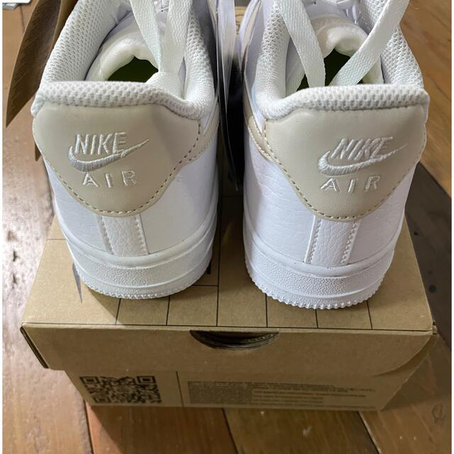 NIKE(ナイキ)のWMNS Air Force 1  NN ベージュ　エアフォース1 24cm レディースの靴/シューズ(スニーカー)の商品写真