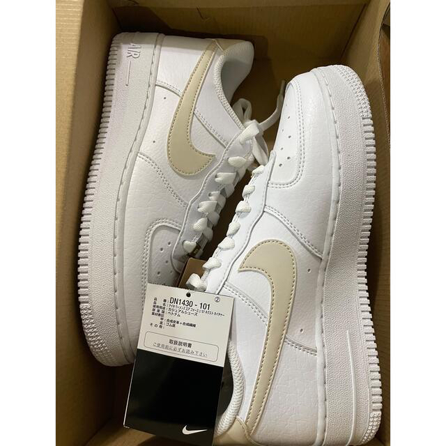 NIKE(ナイキ)のWMNS Air Force 1  NN ベージュ　エアフォース1 24.5cm レディースの靴/シューズ(スニーカー)の商品写真