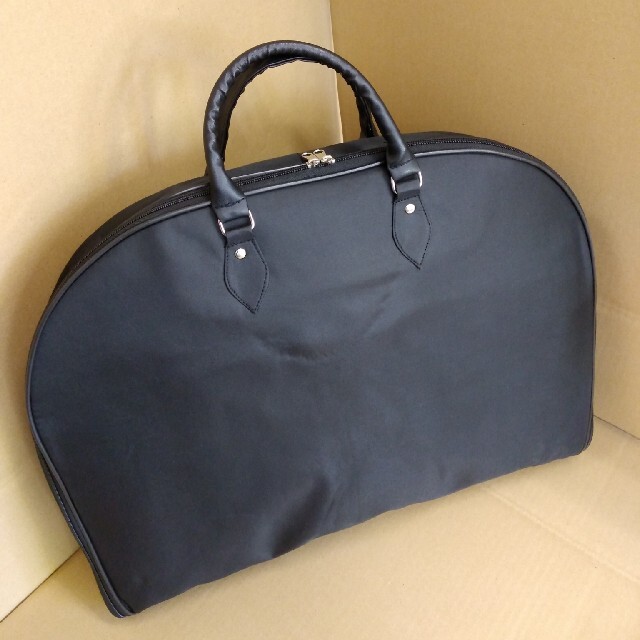 新品未使用　男女兼用おしゃれ　ガーメントバッグ　スーツバッグ　ブラック メンズのバッグ(トラベルバッグ/スーツケース)の商品写真