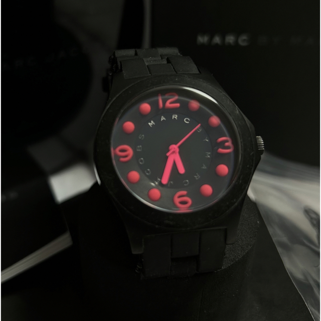 MARC BY MARC JACOBS(マークバイマークジェイコブス)のMARC by MARC JACOBS ペリーブラックダイヤル レディースのファッション小物(腕時計)の商品写真