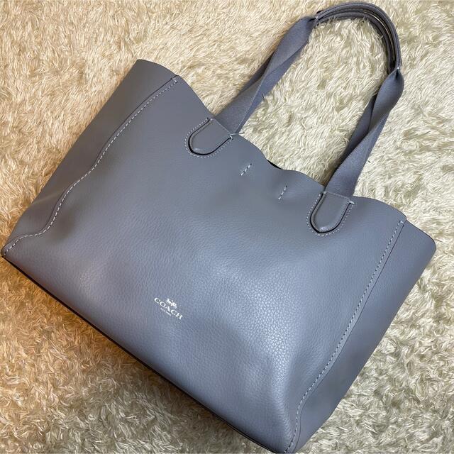 COACH(コーチ)のコーチ　ダービー　トートバッグ　A4収納可能　プペルドレザー　大容量　グレー レディースのバッグ(トートバッグ)の商品写真