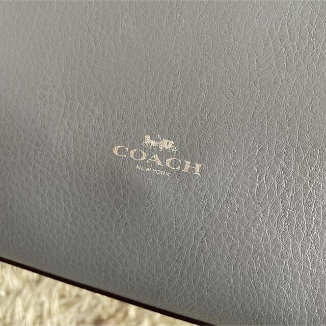 COACH(コーチ)のコーチ　ダービー　トートバッグ　A4収納可能　プペルドレザー　大容量　グレー レディースのバッグ(トートバッグ)の商品写真