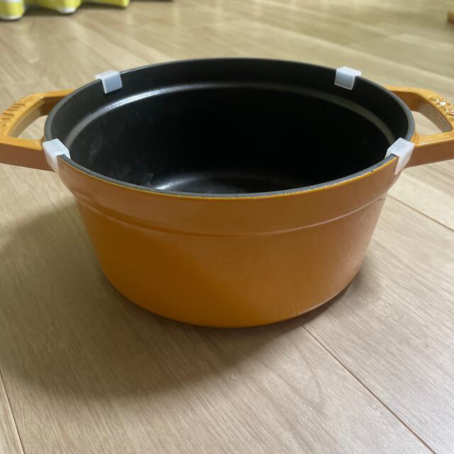 STAUB(ストウブ)のFJM様専用　staub ピコ・ココット　ラウンド　18cm・20cm インテリア/住まい/日用品のキッチン/食器(鍋/フライパン)の商品写真