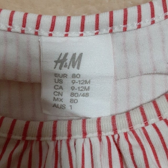 H&M(エイチアンドエム)のH&M  ロンパース  赤ストライプ☆着画あり☆ キッズ/ベビー/マタニティのベビー服(~85cm)(ロンパース)の商品写真