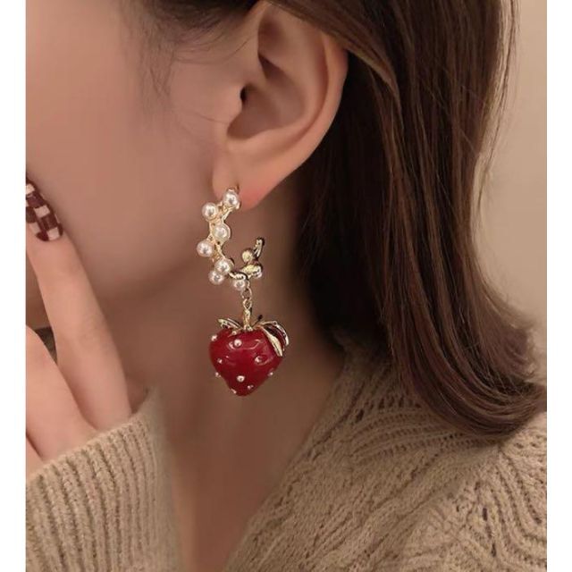 おしゃれ♡かわいい!大きないちごのピアス♡両耳 パール ゴールド