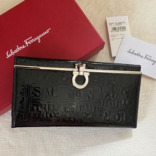 サルヴァトーレフェラガモ(Salvatore Ferragamo)の美品　Ferragamo フェラガモ　長財布　エナメル　ガンチーニ　黒(財布)