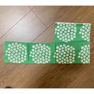 マリメッコ(marimekko)のマリメッコ　生地　プケッティ　グリーン　緑　はぎれ　花柄　限定　廃盤　希少(生地/糸)