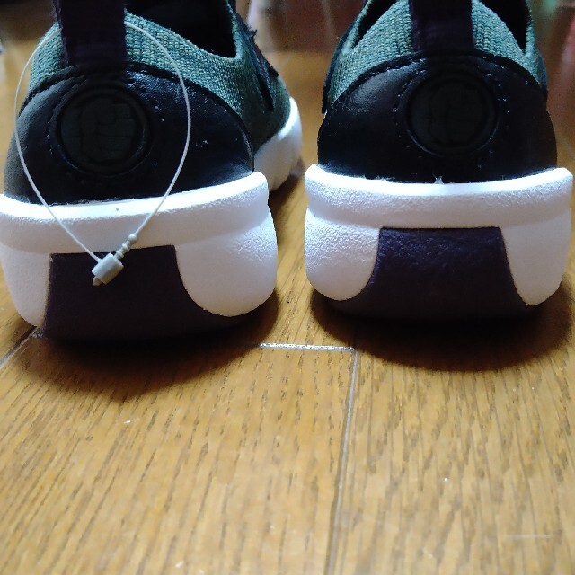 MARVEL(マーベル)のMARVELマーベル☆トライヒーローグリーンコンビ16cm（UK9） キッズ/ベビー/マタニティのキッズ靴/シューズ(15cm~)(スニーカー)の商品写真