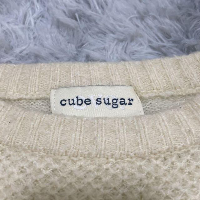 CUBE SUGAR(キューブシュガー)の美品　キューブシュガー　ニット　セーター　Uネック　ホワイト　白　クリーム　M レディースのトップス(ニット/セーター)の商品写真