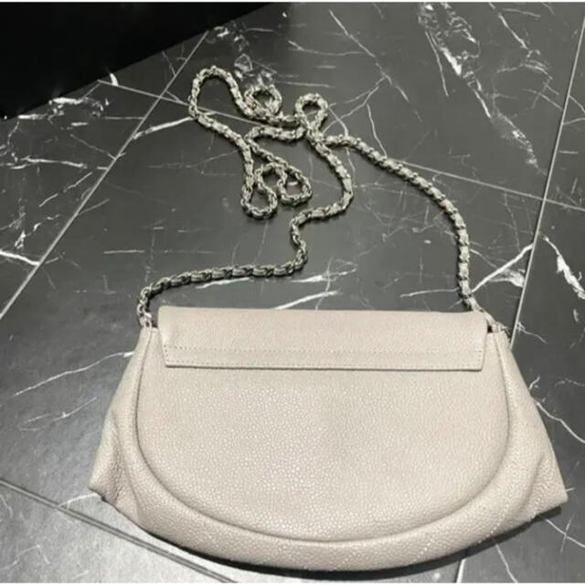 CHANEL(シャネル)のCHANEL ハーフムーン　チェーンウォレット　ココマーク　ショルダーバッグ レディースのバッグ(ショルダーバッグ)の商品写真