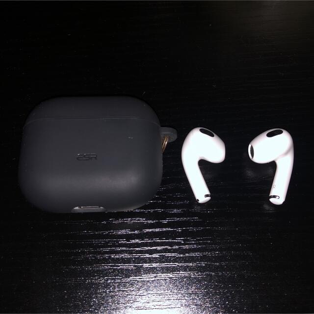 Apple(アップル)のApple Airpods 第三世代 スマホ/家電/カメラのオーディオ機器(ヘッドフォン/イヤフォン)の商品写真