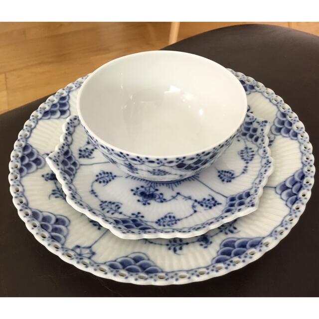 ブルーフルーテッド フルレース カップ&ソーサーと19cmプレート - 1