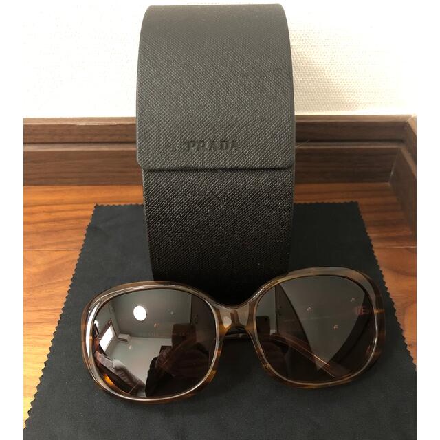 PRADA(プラダ)のPRADA プラダ サングラス (正規品・美品) レディースのファッション小物(サングラス/メガネ)の商品写真