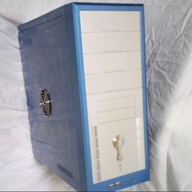 アルミ パソコン ケース ミドルタワー 軽量 アルマイト 自作 Pc パーツの通販 By うーろん S Shop ラクマ