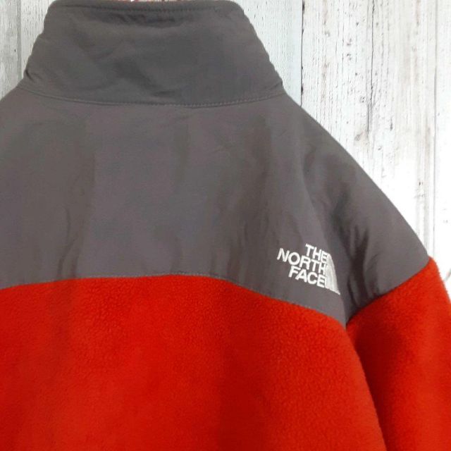 THE NORTH FACE(ザノースフェイス)の美品US規格ノースフェイスデナリジャケット刺繍ロゴ灰色グレー赤レッドポーラテック メンズのジャケット/アウター(ブルゾン)の商品写真