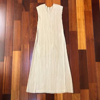 プリーツプリーズイッセイミヤケ(PLEATS PLEASE ISSEY MIYAKE)のPLEATS PLEASE ワンピース 3サイズ ベージュ(ロングワンピース/マキシワンピース)